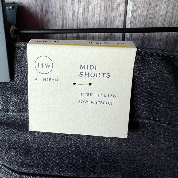 NEW W/ TAGS Universal Thread Black Jean Shorts - Picture 5 of 10